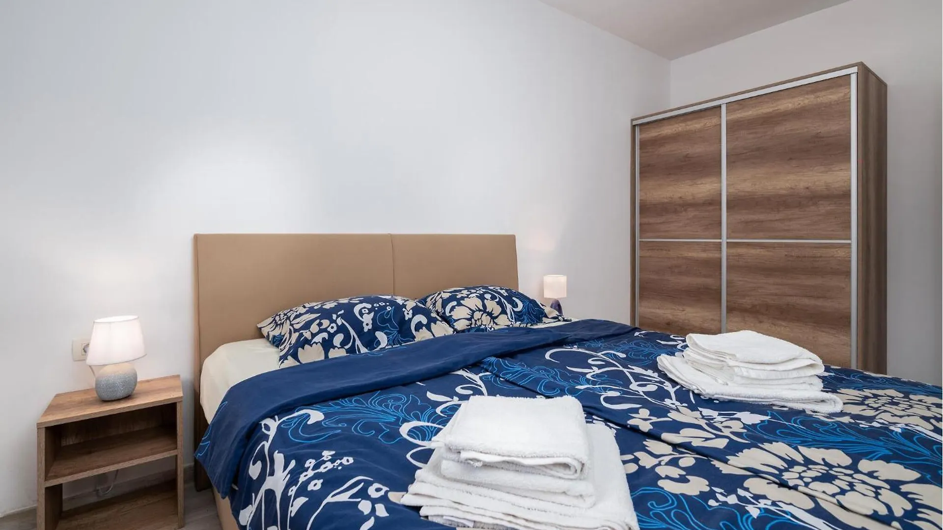 Awesome Home In Golas With Outdoor Swimming Pool 0*,