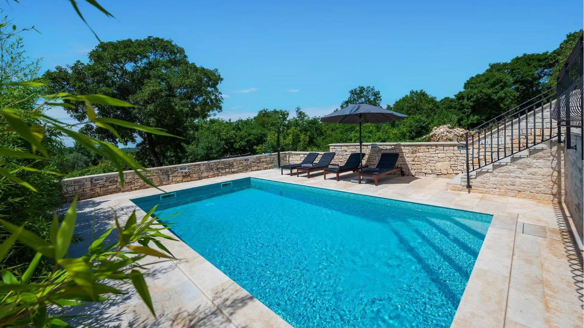 Holiday home Awesome Home In Golas With Outdoor Swimming Pool